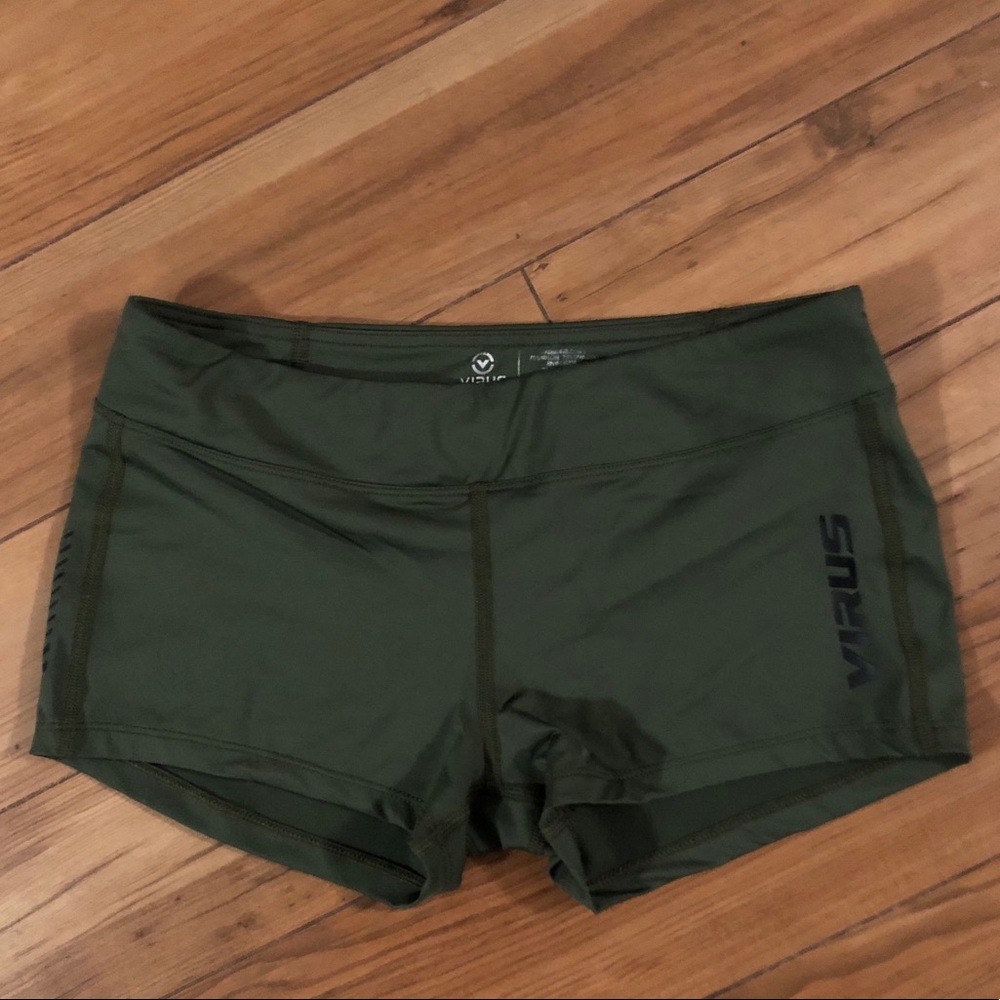 Virus small workout short